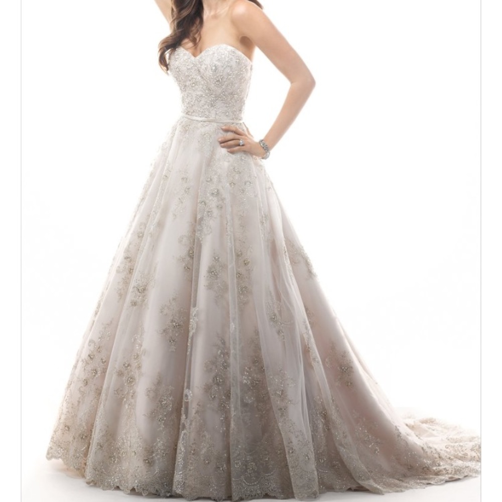 Gorgeous Maggie Sotero « Hannah » Wedding Gown